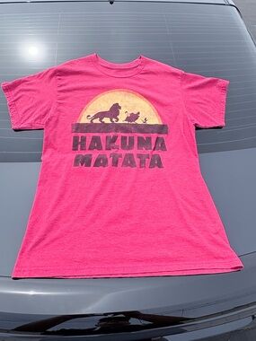 Hakuna Matata red Graphic Tee